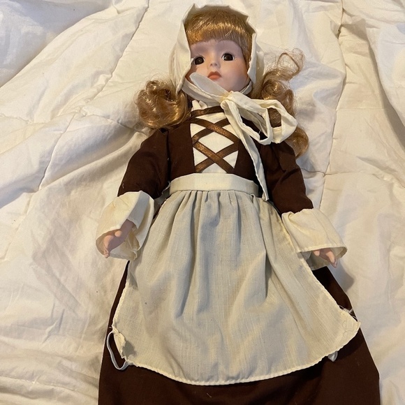 House of Lloyd 1988 Pricilla Pilgrim Doll Wearing Brown and Cream - Picture 2 of 6
